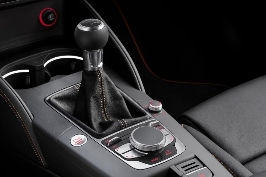 Детали интерьера Audi A3 Sedan 2.0 TDI (8V) 2013 года  (WW) (фото 13 из 42)